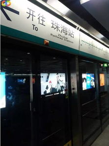 珠海公交车站座椅的独特设计——仅由两根钢管支撑